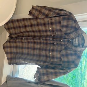 Poncho short sleeve button up. Pearl snaps. Medium regular fit.